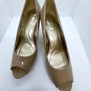 New Bandolino Flexible Peeptoe Nude Patent Leather Pumps (3.5" heels) - Size 8.5
